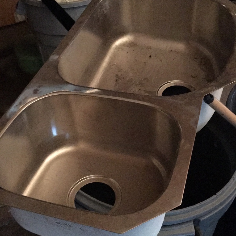 Deep well double bay sink